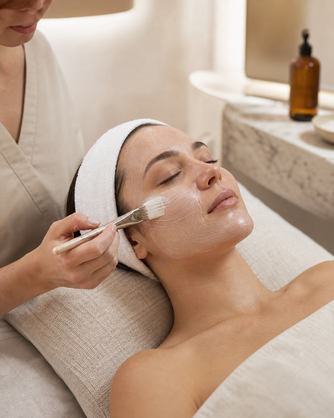 Tratament facial profesional în studioul Signature Beauty